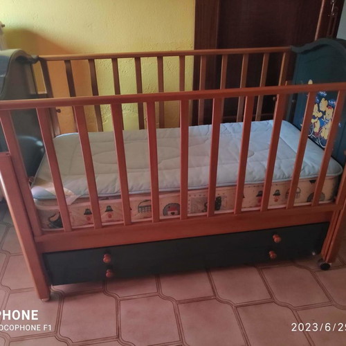 Baby crib with two drawers!