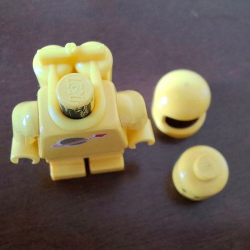Lego Classic Space Minifigure Yellow with Air Tanks like new