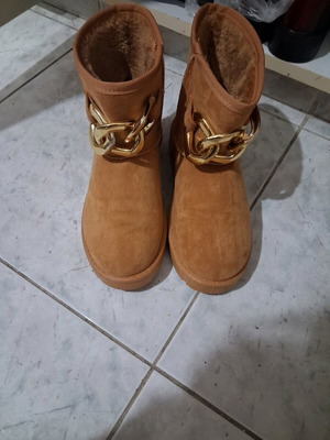 Boots light brown with gold chain like new