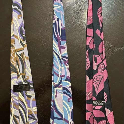 Set of 3 ties like new with modern patterns in purple, blue and pink