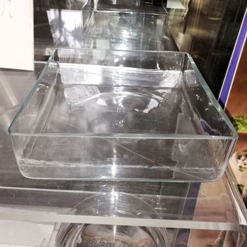 Shallow glass containers set of 24, like new, two sizes