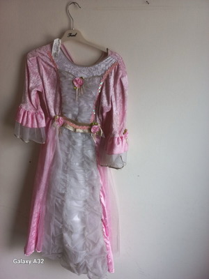 Στολή Πριγκιπισσούλα μεταχειρισμένη για 7-9 ετών, 128 εκατοστά