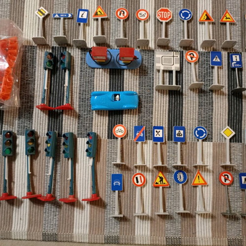Joy Toy lot of 42 pieces used with gift Mini traffic 205 box