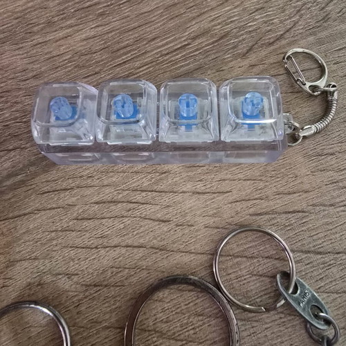 Collection of 7 decorative and souvenir keychains (Fidget, Souvenirs)