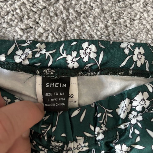Shein maternity skirt like new with adjustable elastic, green, size L