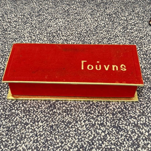 Gounis collectible box used with velvet lining