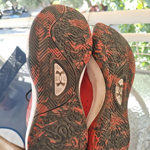 Under Armour Lockdown 7 kids basketball shoes used, red and black