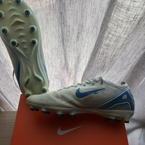 Nike Mercurial Vapor 16 Pro AG football shoes like new, size 43, white and blue