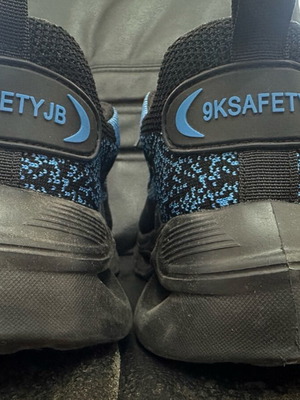 Work shoes with steel toe, black and blue, sizes 46-46.5, like new