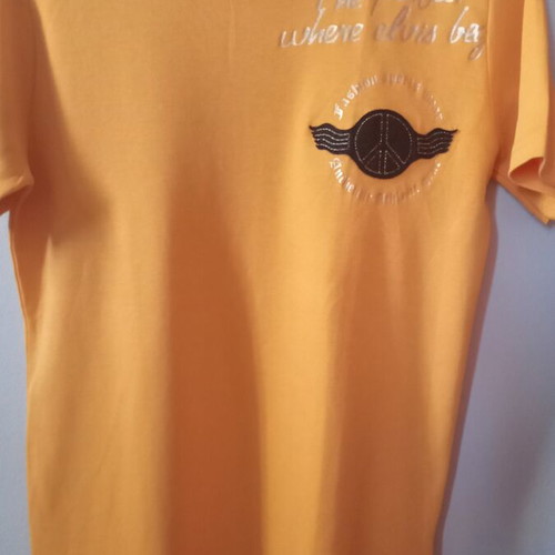 Yellow men's short-sleeve t-shirt with gold lettering, new