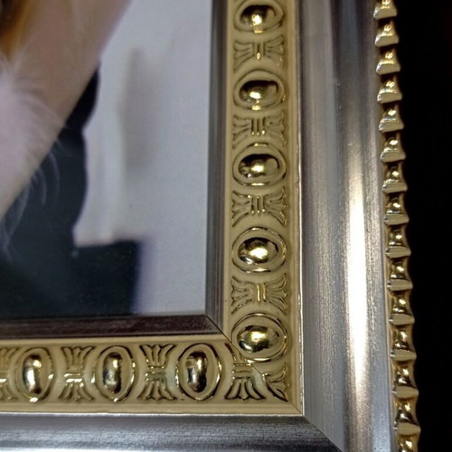 Decorative photo frame 20x25 cm with gold embossed details like new