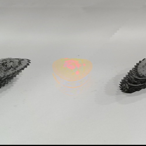 Vintage Μικρό Cloisonne κουτί με χειροποίητο κέντημα στο καπάκι του 1940