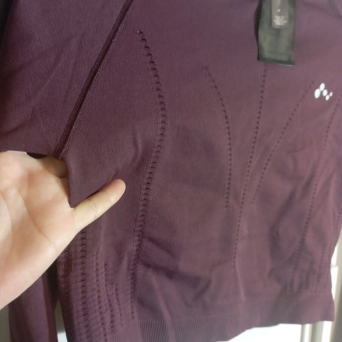 Only sports shirt like new, burgundy, size M