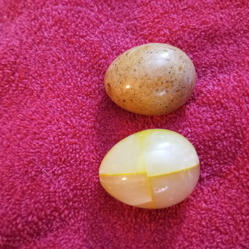 Set of 2 onyx eggs like new