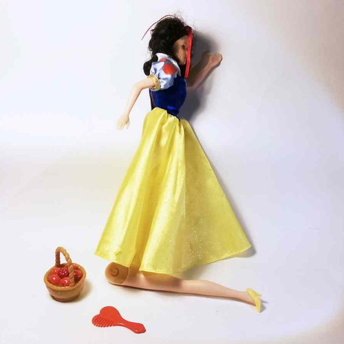 Simba Doll Snow White Disney used with missing leg and marks