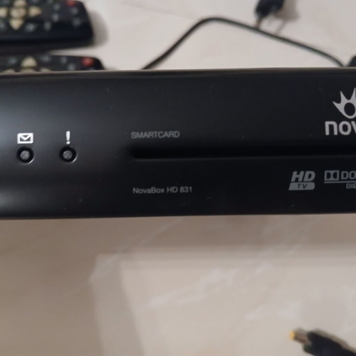 Nova HD 831 decoder like new with 2 connection cards and 2 remotes