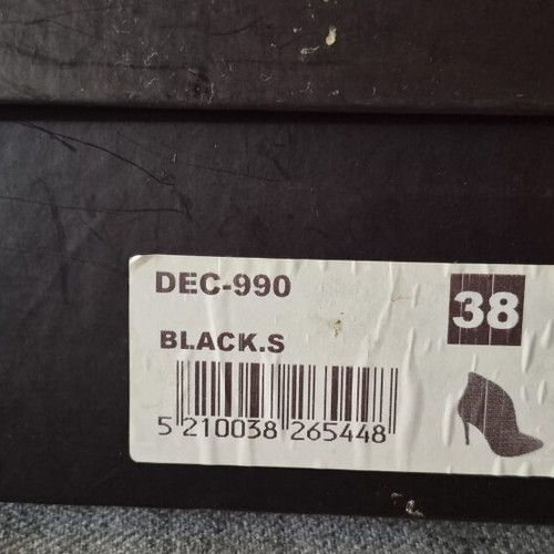 Fred Perry Dec-990 black pumps like new, size 38