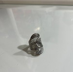 Silver ring like new, gray and silver