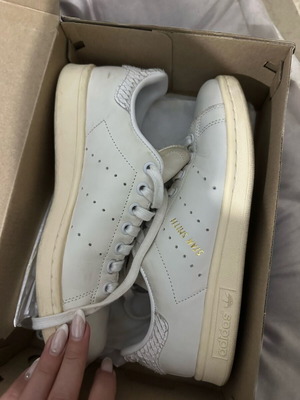 Adidas Stan Smith W size 38 like new, white with gold details