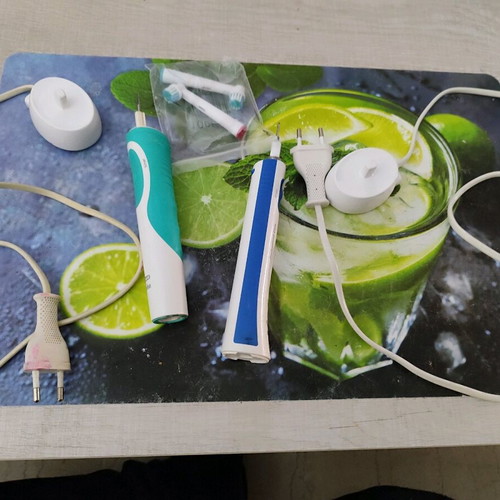 Oral-B Braun electric toothbrushes like new with accessories and chargers