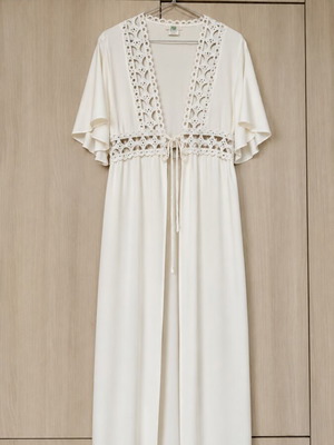 White kimono with embroidery like new, size M/L