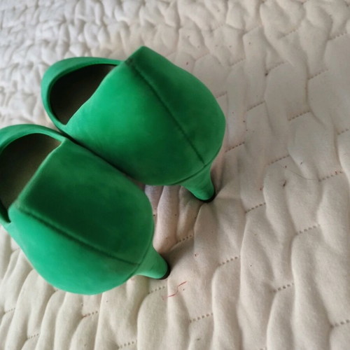 Green synthetic leather pumps size 39 new