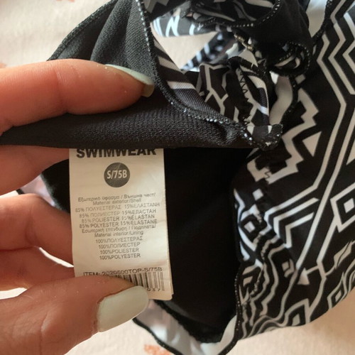 Top bikini black and white like new, size 75B