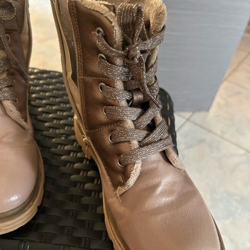 Girls' boots size 34 like new