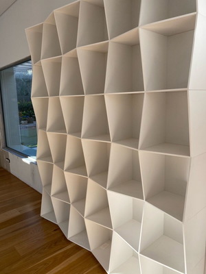 Βιβλιοθήκη από Corian Alivar Wavy καινούργια, λευκή 200x200 cm