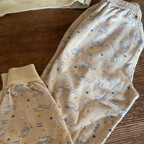 Pajama set 10 years used, beige and yellow
