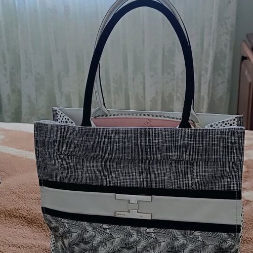Hispanitas handbag used, black and white