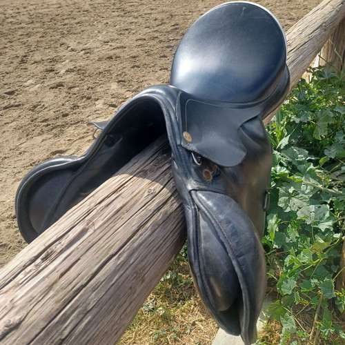 Prestige horse saddle like new
