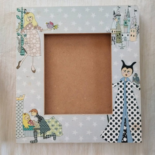 Luxury children's frame like new, missing glass