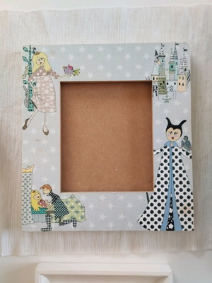 Luxury children's frame like new, missing glass