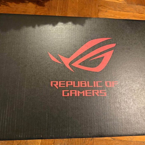 Asus Rog Strix Scar 18 5090 Ultra9 laptop like new, 64GB RAM, Intel Core i9