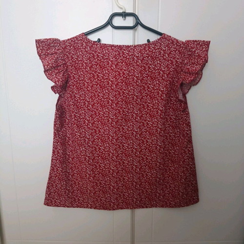 Shein blouse printed with ruffle sleeve, like new, size M