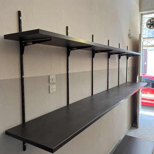 7 wooden professional shelves with brackets