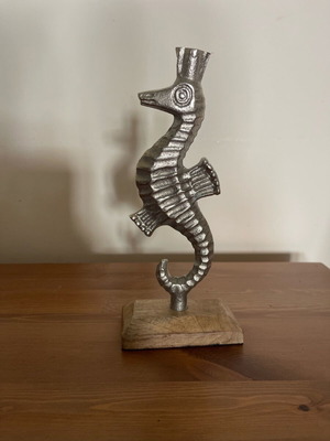 Aluminum seahorse decorative used