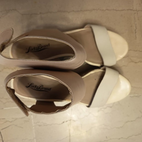 Leather platforms used size 39, beige