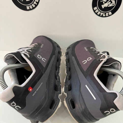 On Cloud sports shoes size 38, gray