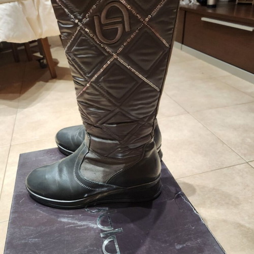 Byblos boots like new, size 38, petrol color