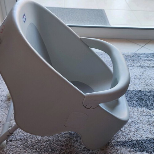 Chicco Baby Bath Tub with Shower Base like new