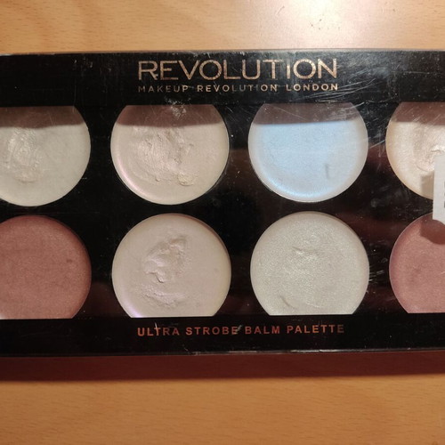 Makeup Revolution highlighter palette used, creamy formula