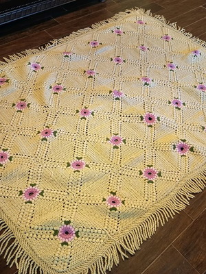 Handmade wool knitted blanket 1.80x1.28 like new, vintage floral