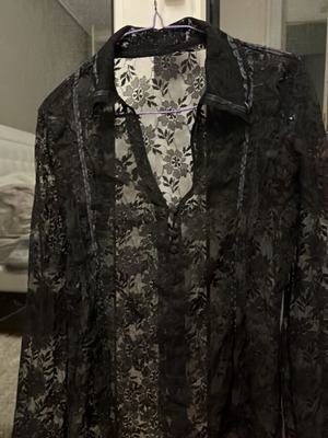 Lace Chantilly Shirt Black Like New
