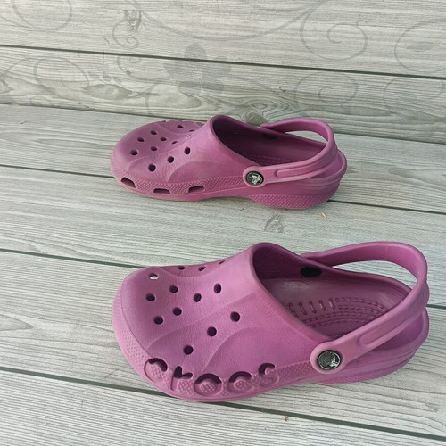 Crocs sandals size 33.5, pink