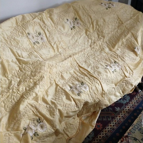 Satin quilt set new with pillowcases and baby blanket