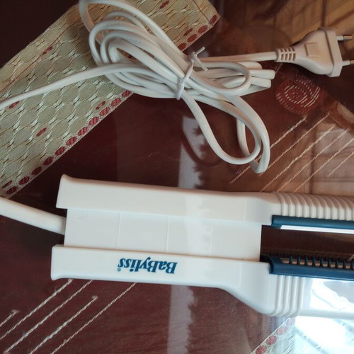 Hair straightener with water spray