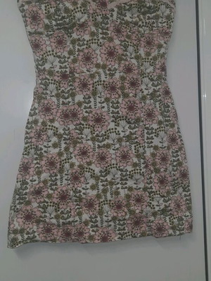 Floral Dress like new with elastic and hard bust cup