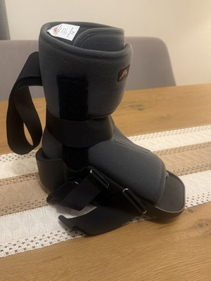 Walker Short Ankle Brace Size 40-43 Like New